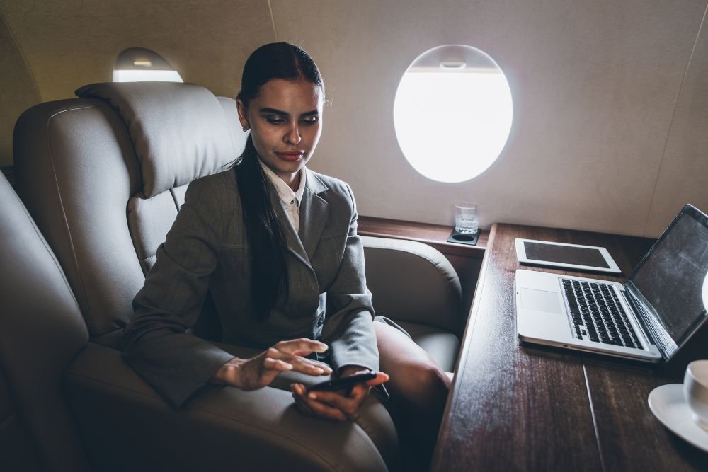 How Booking Through Specialist Agencies Can Help You Save on Business Class Flight Deals