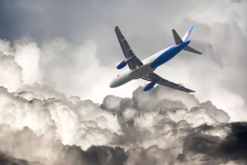 What is the difference between turbulence and air pockets