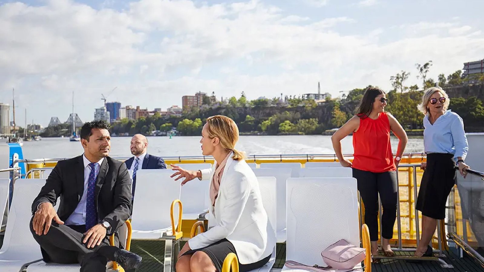 Bleisure Travel in 2025: How To Combine Business Class Travel with Leisure Without Breaking the Bank